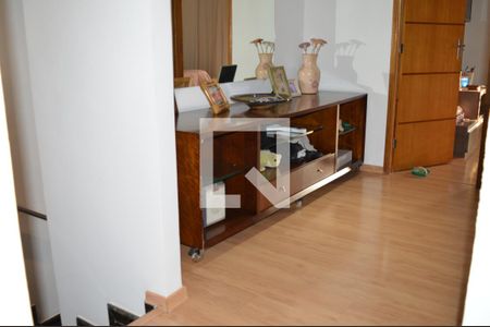 Casa de condomínio à venda com 160m², 3 quartos e 4 vagasCorredor