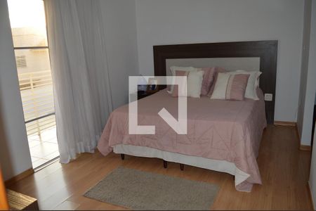 Casa de condomínio à venda com 160m², 3 quartos e 4 vagasSuíte