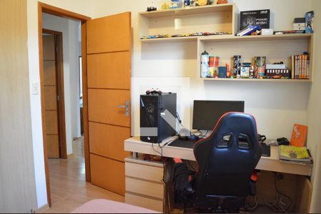 Casa de condomínio à venda com 160m², 3 quartos e 4 vagasQuarto 2