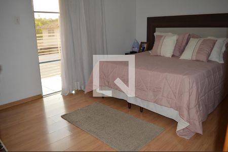 Casa de condomínio à venda com 160m², 3 quartos e 4 vagasSuíte