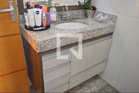 Casa de condomínio à venda com 160m², 3 quartos e 4 vagasBanheiro da suíte