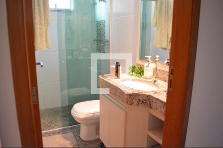 Casa de condomínio à venda com 160m², 3 quartos e 4 vagasBanheiro Social