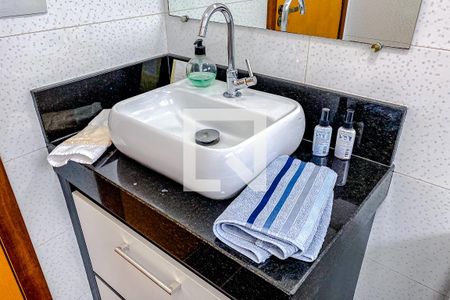 Casa à venda com 70m², 2 quartos e 2 vagasBanheiro da Suíte 2