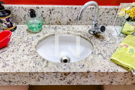 Casa à venda com 70m², 2 quartos e 2 vagasLavabo