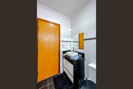 Casa à venda com 70m², 2 quartos e 2 vagasBanheiro da Suíte 2