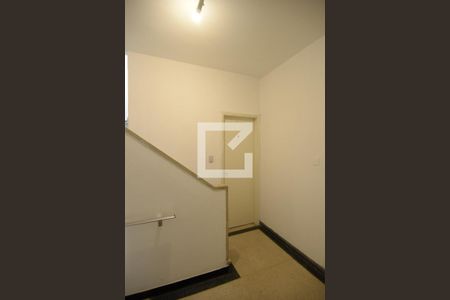 Casa à venda com 430m², 8 quartos e 5 vagasEscada