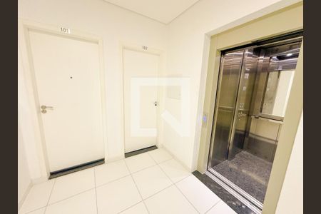 Apartamento para alugar com 65m², 2 quartos e 1 vagaHall social