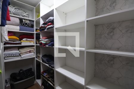 Casa de condomínio à venda com 151m², 3 quartos e 2 vagasCloset