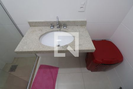 Casa de condomínio à venda com 151m², 3 quartos e 2 vagasBanheiro