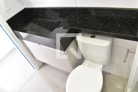 Banheiro de apartamento para alugar com 1 quarto, 35m² em Água Verde, Curitiba