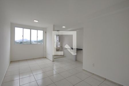 Sala de apartamento para alugar com 2 quartos, 48m² em Camorim, Rio de Janeiro