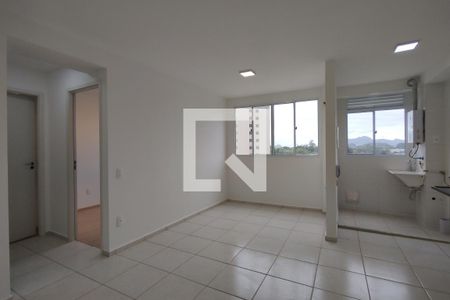 Sala de apartamento para alugar com 2 quartos, 48m² em Camorim, Rio de Janeiro