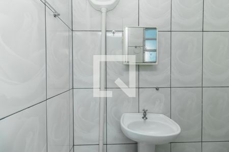 Banheiro de casa para alugar com 1 quarto, 16m² em Jardim Belém, São Paulo