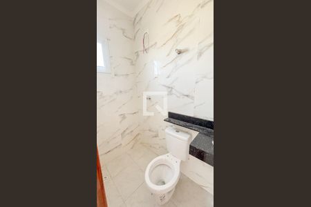 Casa à venda com 114m², 2 quartos e 4 vagasBanheiro da Suíte 1