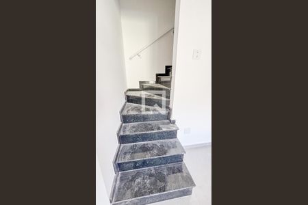 Casa à venda com 114m², 2 quartos e 4 vagasEscada