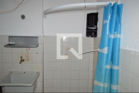 Banheiro de kitnet/studio para alugar com 1 quarto, 35m² em Liberdade, São Paulo