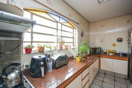Casa à venda com 280m², 4 quartos e 4 vagasCozinha