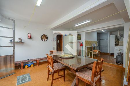 Casa à venda com 280m², 4 quartos e 4 vagasSala de Festas