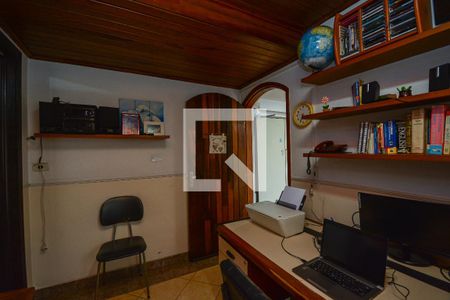 Casa à venda com 280m², 4 quartos e 4 vagasEscritório