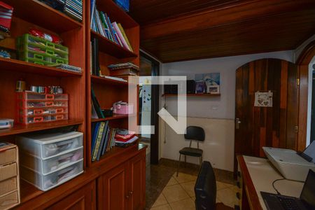 Casa à venda com 280m², 4 quartos e 4 vagasEscritório