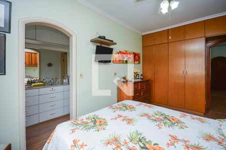 Casa à venda com 280m², 4 quartos e 4 vagasSuíte 2