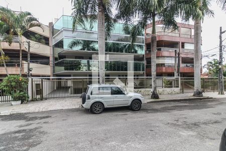 Apartamento à venda com 200m², 4 quartos e 3 vagas Apartamento à venda com 200m², 4 quartos e 3 vagasFachada