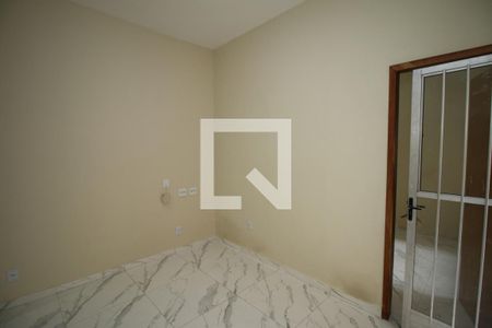 Sala de casa para alugar com 1 quarto, 75m² em Olaria, Rio de Janeiro