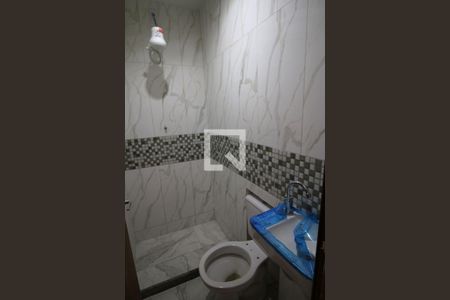 Banheiro de casa para alugar com 1 quarto, 75m² em Olaria, Rio de Janeiro