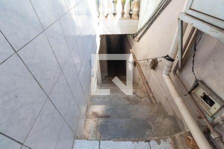 Casa à venda com 239m², 4 quartos e 1 vagaEscada