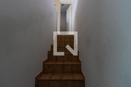 Casa à venda com 260m², 5 quartos e 1 vaga Casa à venda com 260m², 5 quartos e 1 vagaEscada