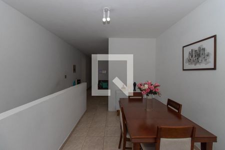 Casa à venda com 260m², 5 quartos e 1 vaga Casa à venda com 260m², 5 quartos e 1 vagaSala de Jantar