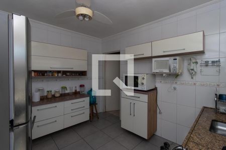 Casa à venda com 260m², 5 quartos e 1 vaga Casa à venda com 260m², 5 quartos e 1 vagaCozinha