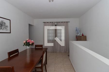 Casa à venda com 260m², 5 quartos e 1 vaga Casa à venda com 260m², 5 quartos e 1 vagaSala de Jantar