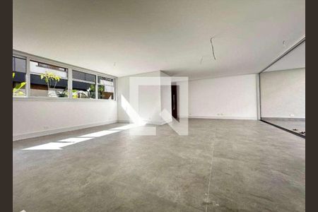 Casa de condomínio à venda com 472m², 4 quartos e 4 vagas