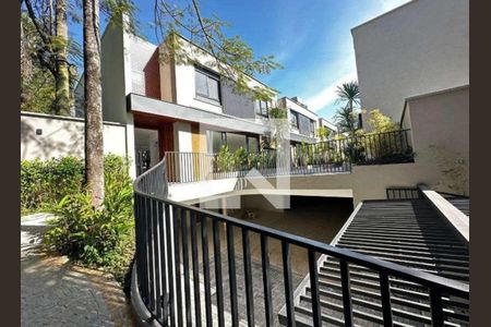 Casa de condomínio à venda com 472m², 4 quartos e 4 vagas