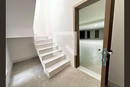 Casa de condomínio à venda com 472m², 4 quartos e 4 vagas