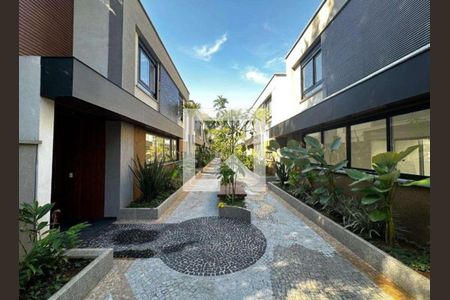 Casa de condomínio à venda com 472m², 4 quartos e 4 vagas