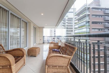 varanda da Sala de apartamento à venda com 3 quartos, 262m² em Vila Nova Conceição, São Paulo
