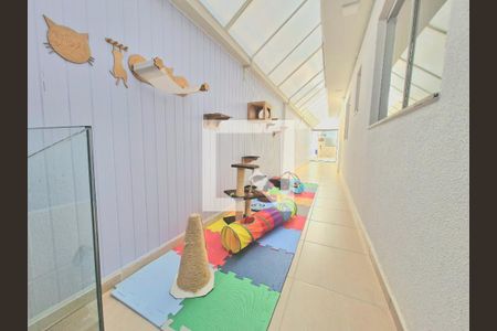 Casa à venda com 238m², 3 quartos e 2 vagasCorredor lateral