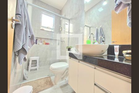 Casa à venda com 238m², 3 quartos e 2 vagasBanheiro da Suíte