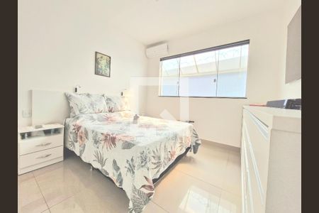 Casa à venda com 238m², 3 quartos e 2 vagasSuíte