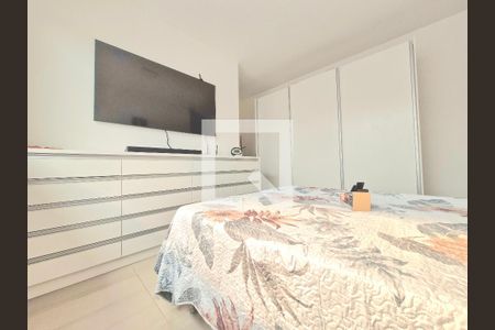 Casa à venda com 238m², 3 quartos e 2 vagasSuíte