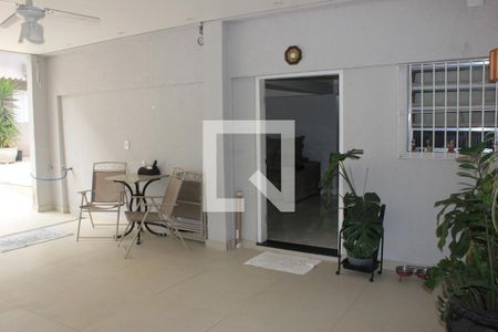 Casa à venda com 255m², 3 quartos e sem vagaQuintal