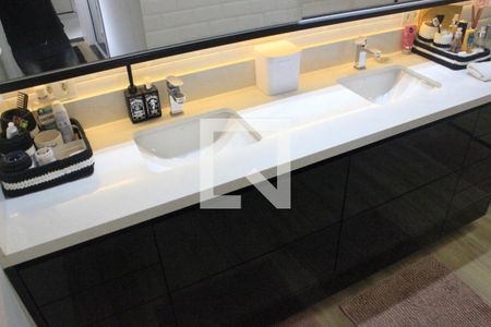 Casa à venda com 255m², 3 quartos e sem vagaBanheiro da Suíte