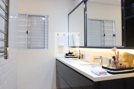 Casa à venda com 255m², 3 quartos e sem vagaBanheiro da Suíte