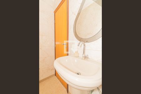 Casa à venda com 157m², 3 quartos e 2 vagasBanheiro 3