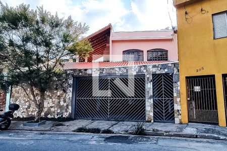Casa à venda com 464m², 3 quartos e 4 vagas Casa à venda com 464m², 3 quartos e 4 vagasFachada