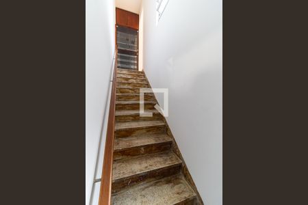 Casa à venda com 464m², 3 quartos e 4 vagas Casa à venda com 464m², 3 quartos e 4 vagasEscada