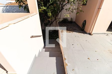 Casa à venda com 464m², 3 quartos e 4 vagas Casa à venda com 464m², 3 quartos e 4 vagasEscada