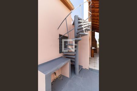 Casa à venda com 464m², 3 quartos e 4 vagas Casa à venda com 464m², 3 quartos e 4 vagasEscada